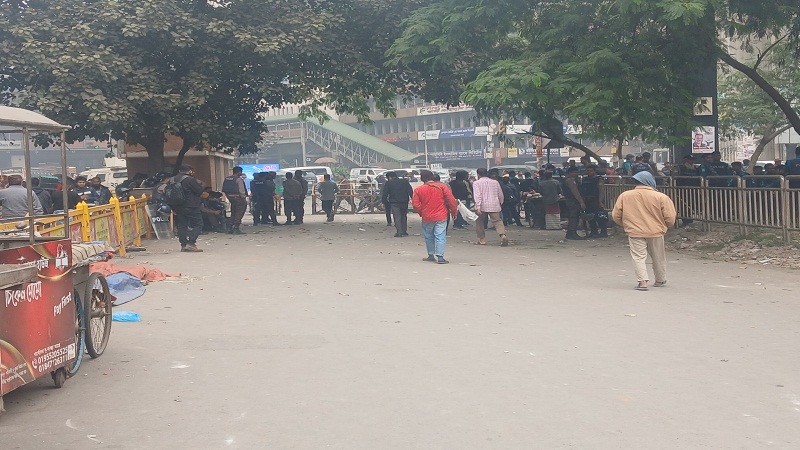 দফায় দফায় সংঘর্ষ, রণক্ষেত্র কারওয়ানবাজার