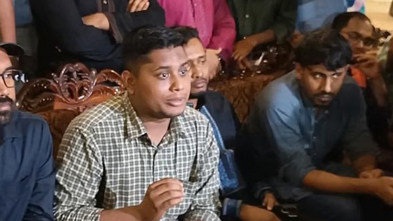 বাংলাদেশ এখন দুই ভাগে বিভক্ত: হাসনাত আবদুল্লাহ