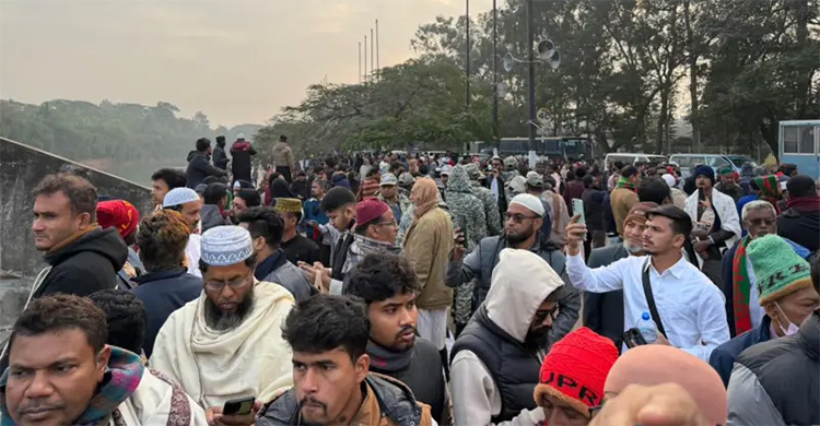 খালেদা জিয়ার জানাজা স্থলে মানুষের ঢল